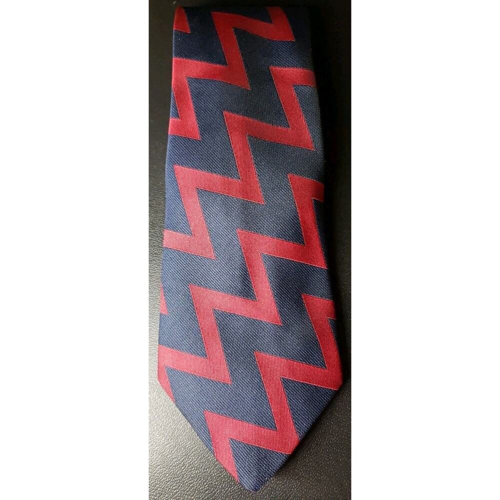 English RA London Zig Zag Red Blue Regimental Vintage Polyester Tie D.L. Sells